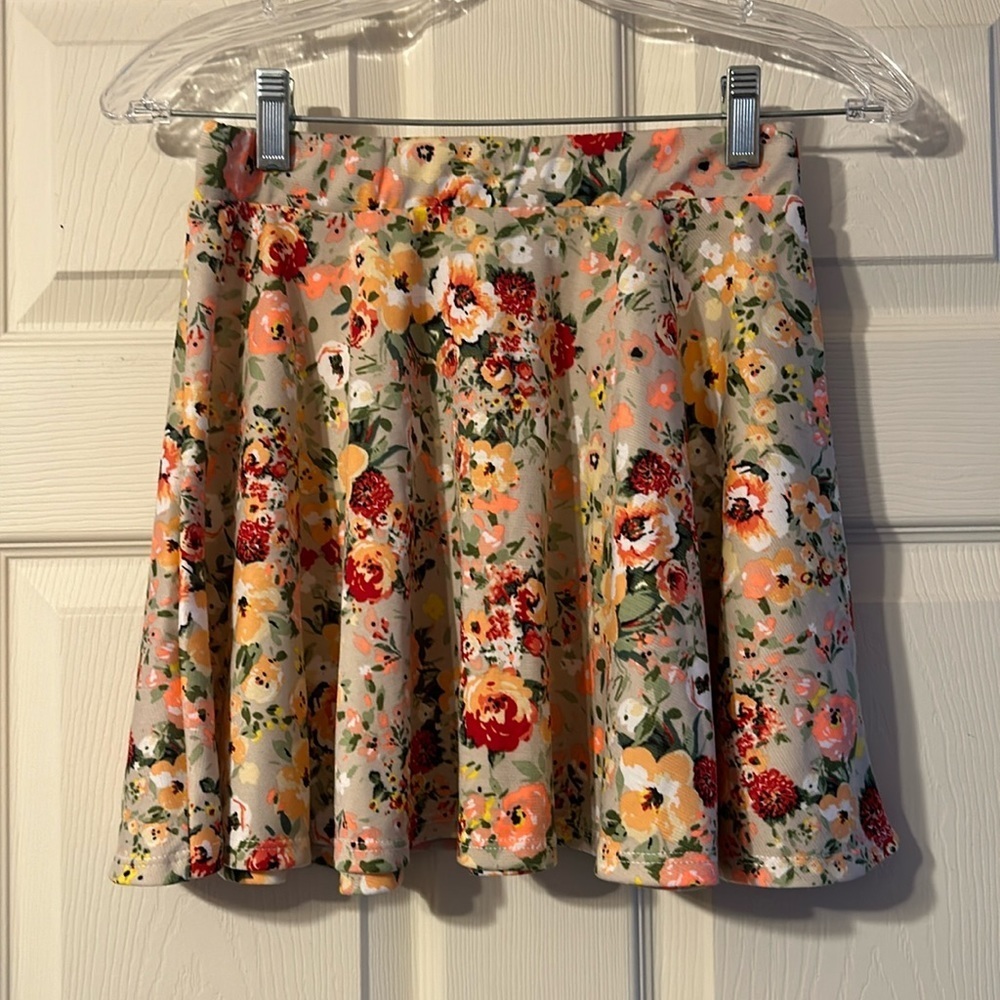 NWT Charlotte Russe Floral Mini Skirt Small